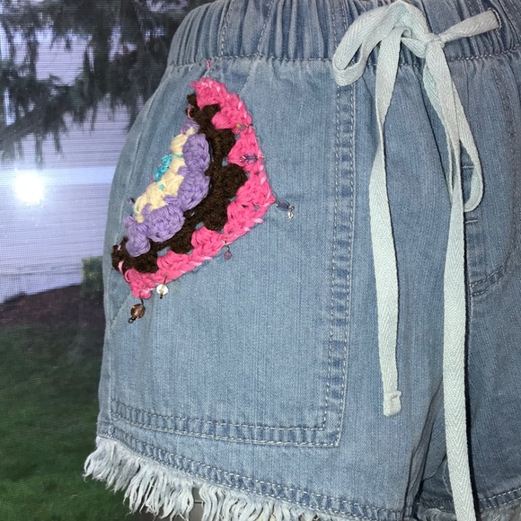 Girl’s UPCYCLED HAND CRAFTED & CROCHETED Denim Shorts. NO BRAND NAME/SZ. - Picture 5 of 10
